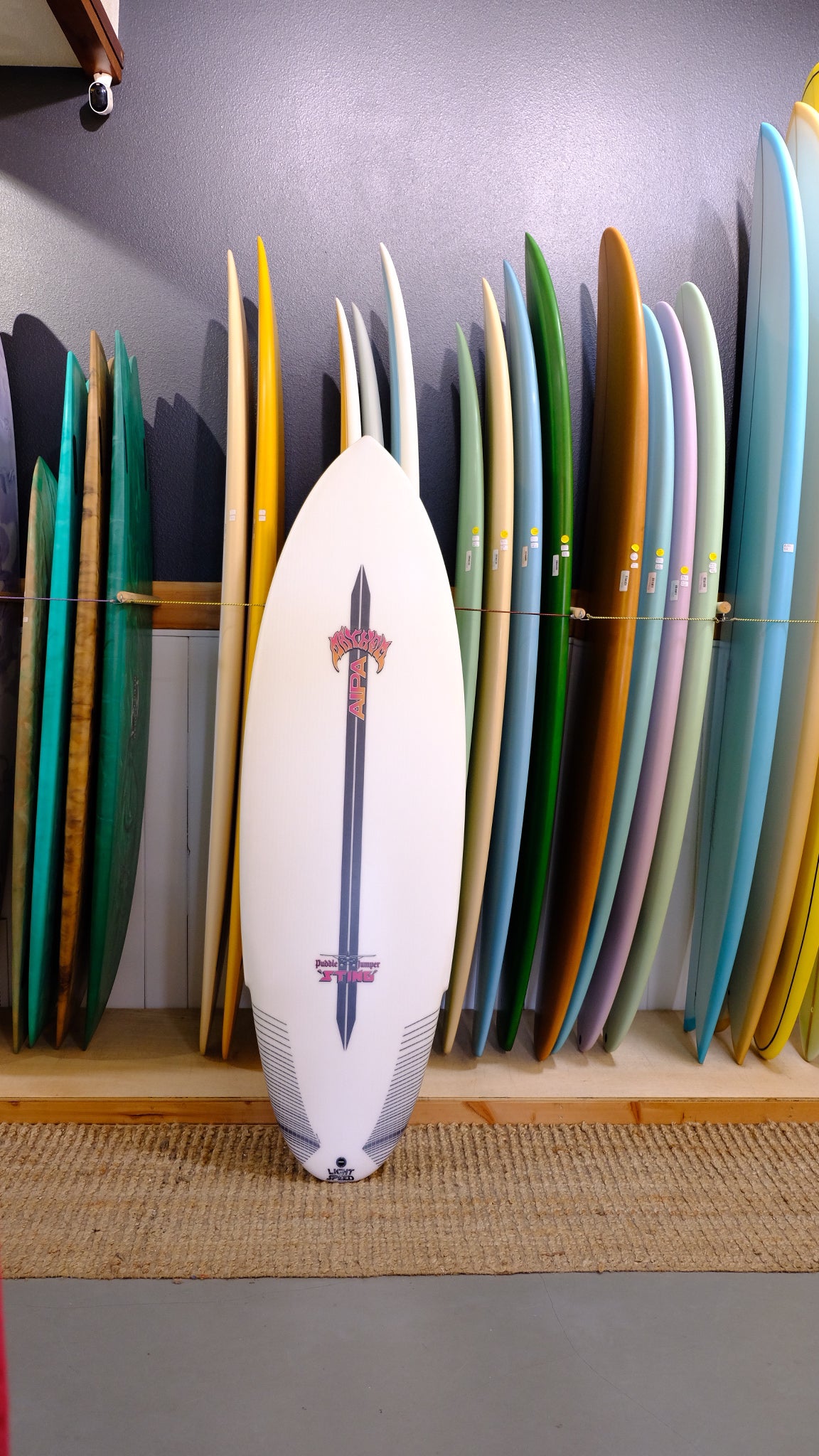 LOST Surfboards - 6'2 Driver 3.0 Round - Griffin Airspray LOST Surfboards - 6'2 Driver 3.0 Round - Griffin Airspray